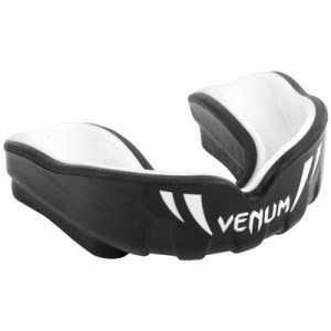 Капа VENUM CHALLENGER KIDS MOUTHGUARD BLACK/WHITE