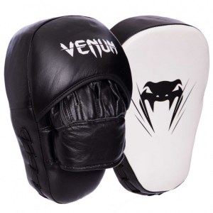 Лапа Изогнутая для бокса и единоборств VENUM PERFORMANCE 24x19x8см 2шт черный-белый